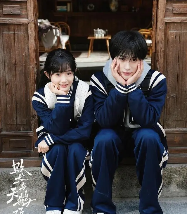 《败犬与天鹅颈》上线24小时破9575万热度，张翅至春禾演绎双向救赎短剧 | 相关图片