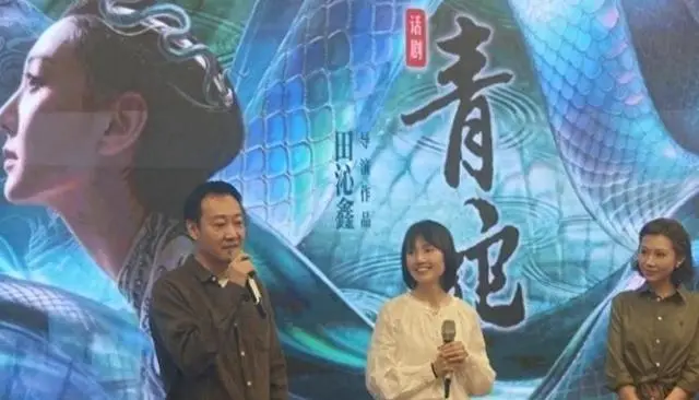 辛柏青《青蛇》发布会现身,359天后首次公开亮相 | 现场图 辛柏青《青蛇》发布会现身,359天后首次公开亮相 | 现场图