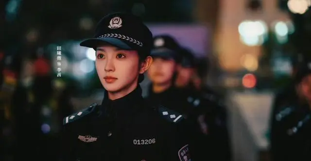 《低智商犯罪》李茜车祸成关键转折点张一昂启动内鬼排查 | 现场图